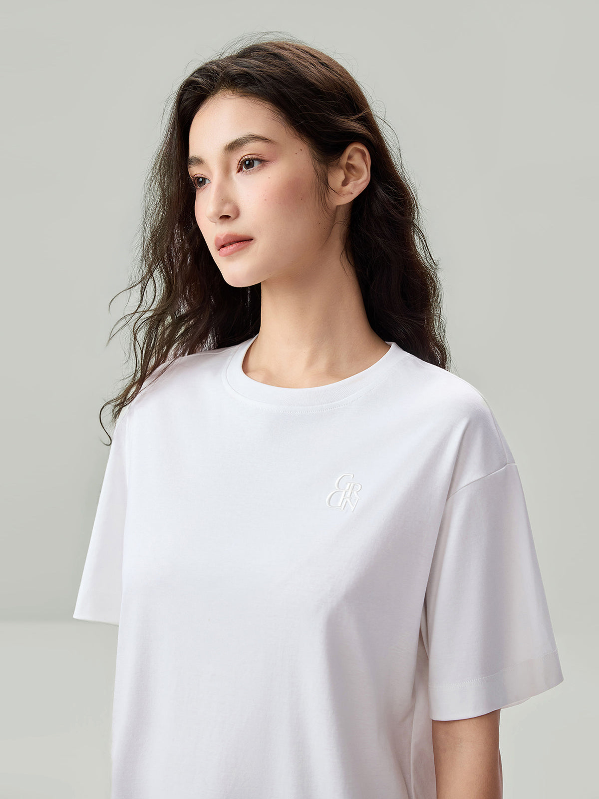 ID_05326219002_RW01_3_0_7_1290_1720.jpg;color:Signature White