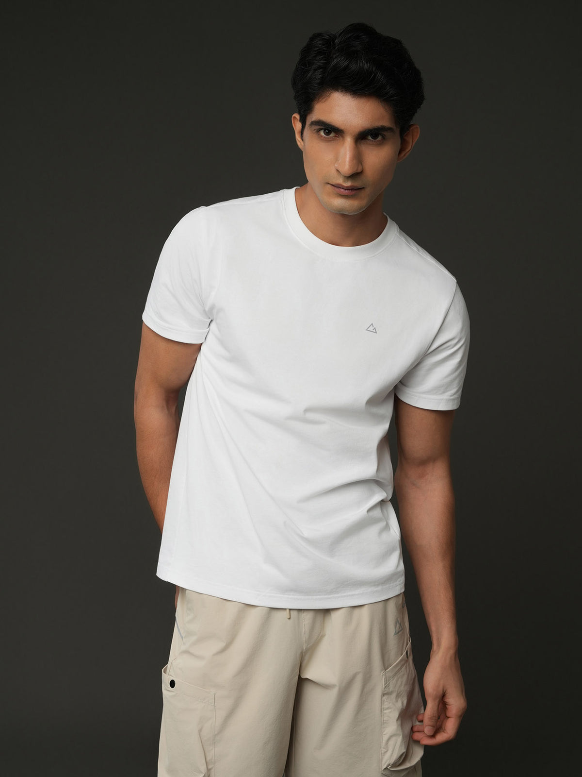 ID_01026286001_RW01_3_1_3_1290_1720.jpg;color:Signature White