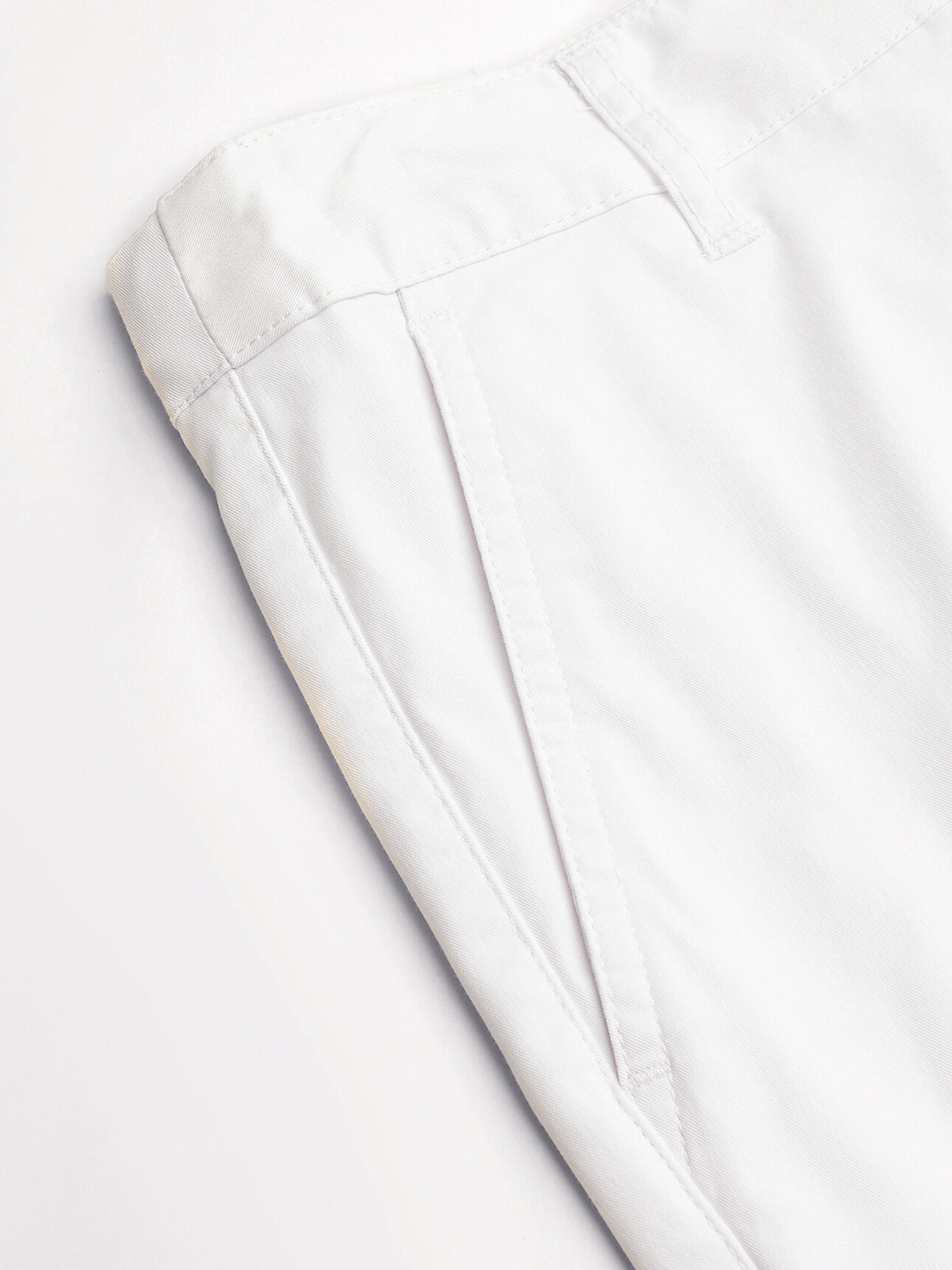 ID_05406202002_RW01_4_2_6_1290_1720.jpg;color:Signature White