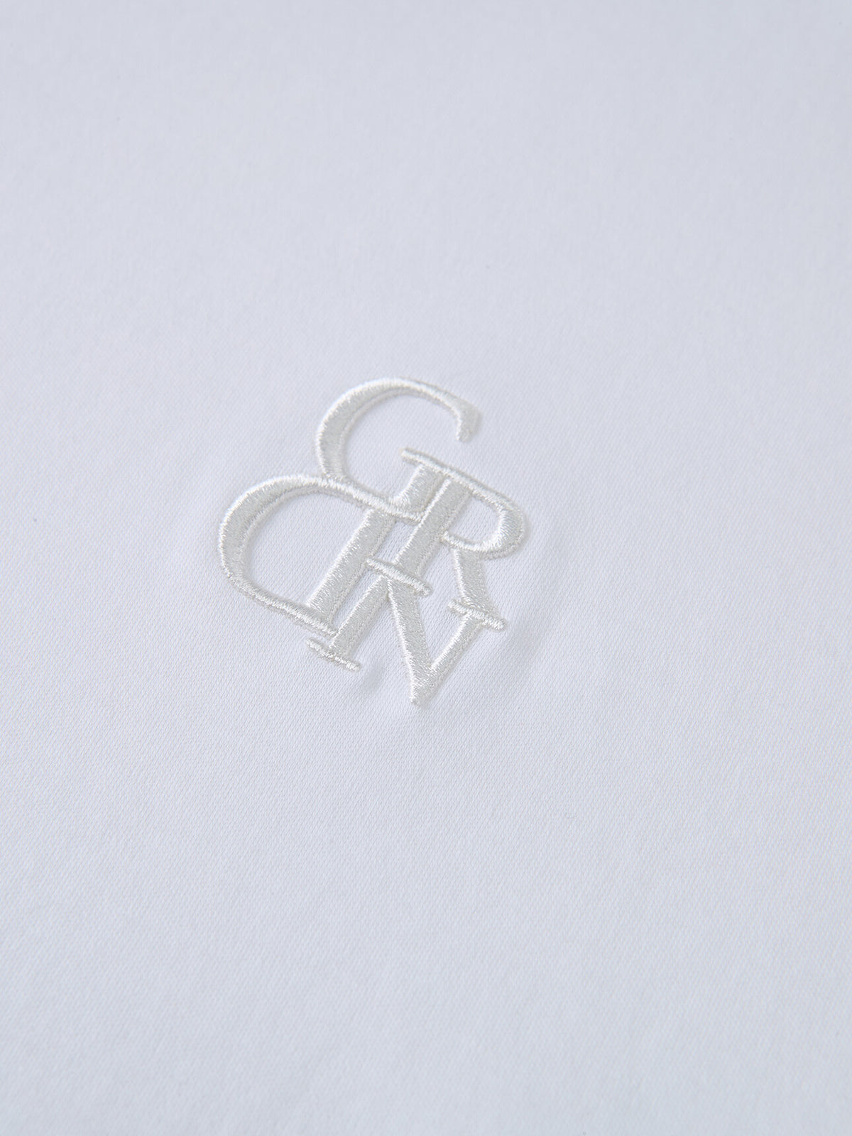 ID_05326219002_RW01_4_2_6_1290_1720.jpg;color:Signature White
