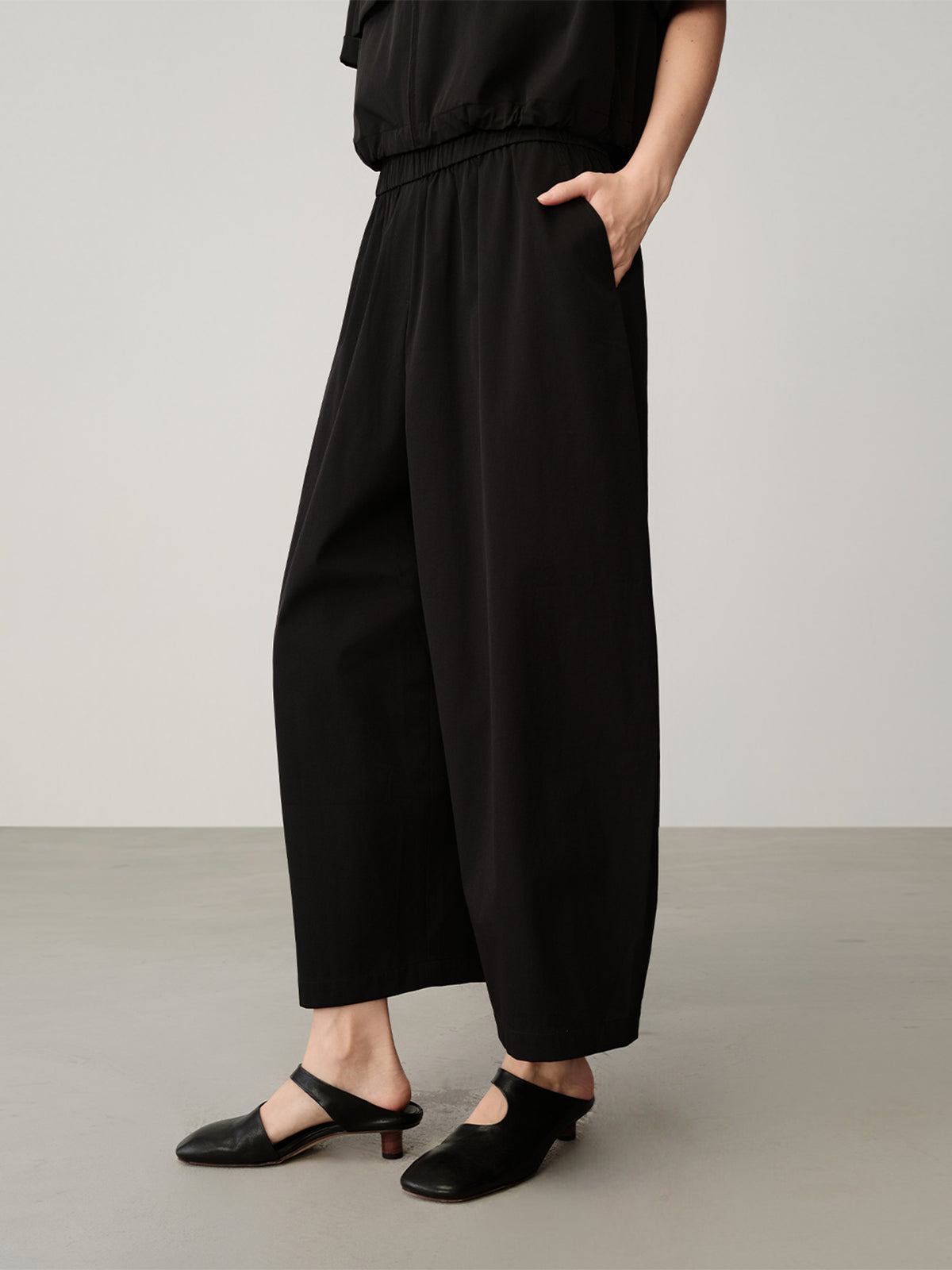 ID_02426509002_RW02_3_0_4_1290_1720.jpg;color:Black