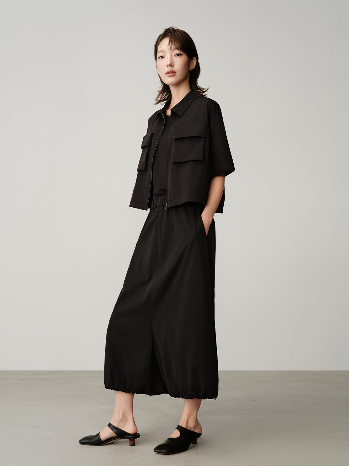 ID_02376523003_RW02_3_0_9_1290_1720.jpg;color:Black