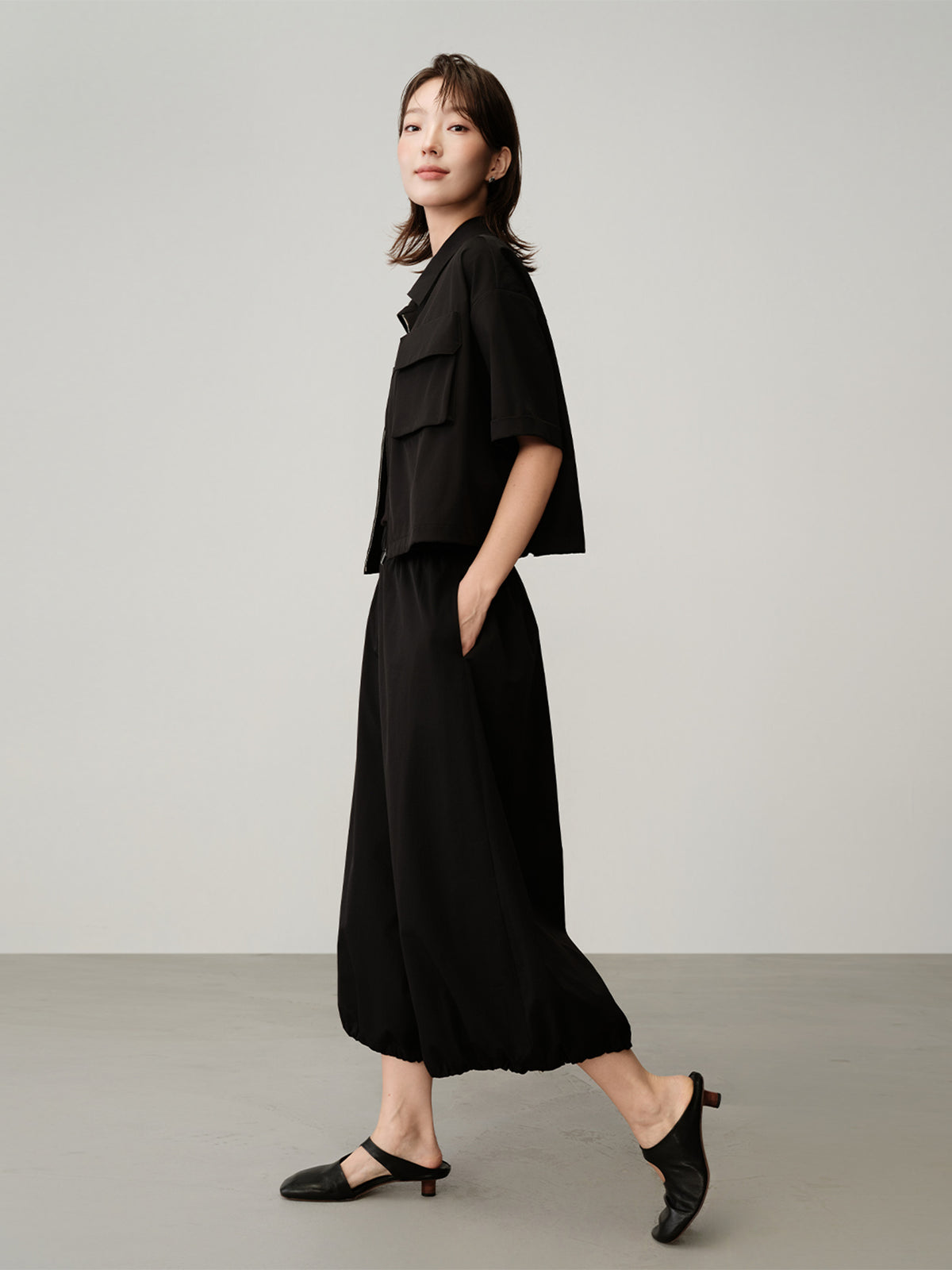 ID_02376523003_RW02_3_2_L_1290_1720.jpg;color:Black