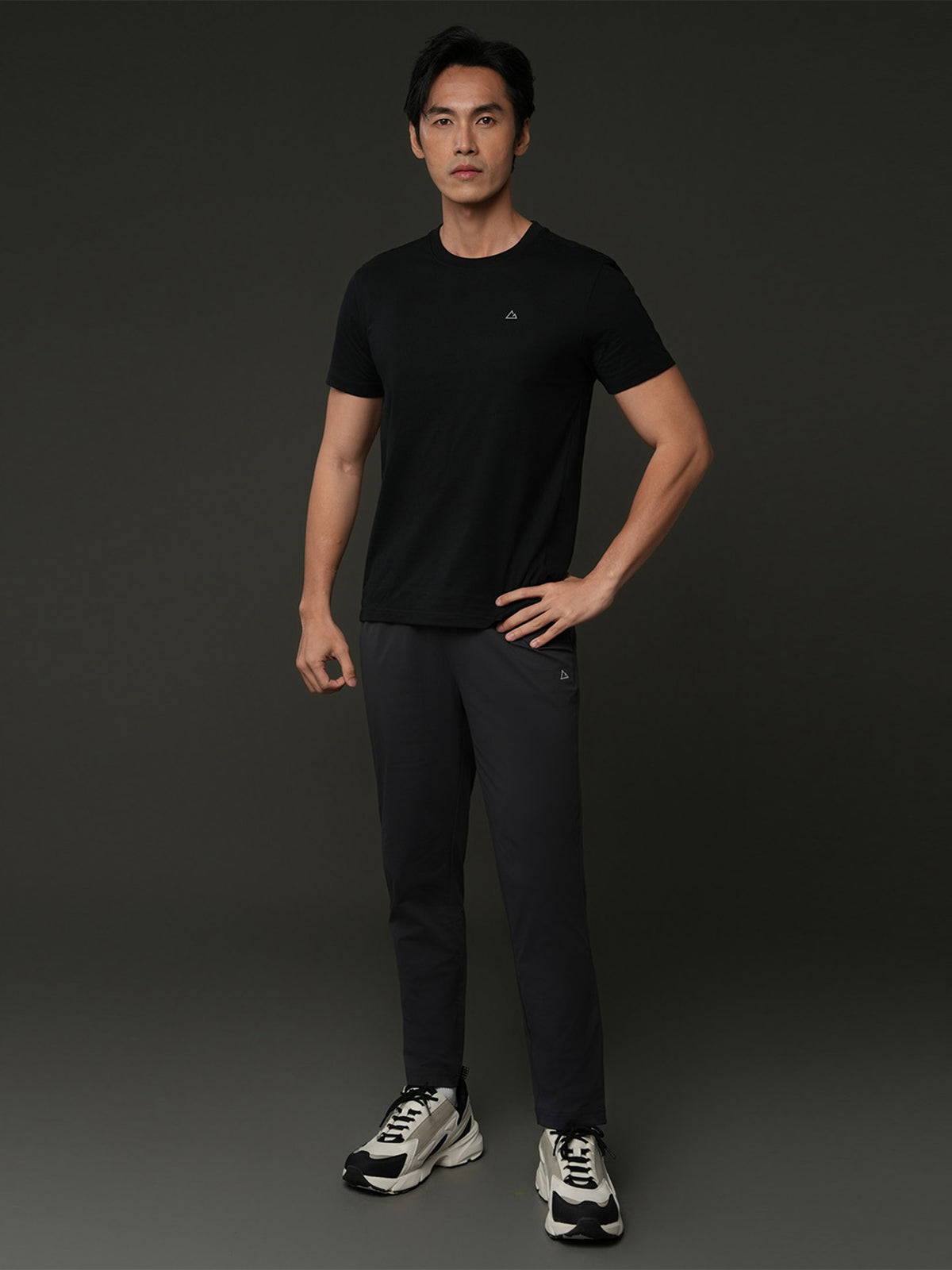 ID_01026286001_RW09_3_1_1_1290_1720.jpg;color:Signature Black