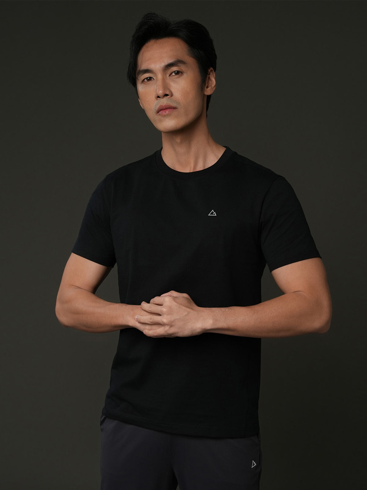 ID_01026286001_RW09_3_1_2_1290_1720.jpg;color:Signature Black