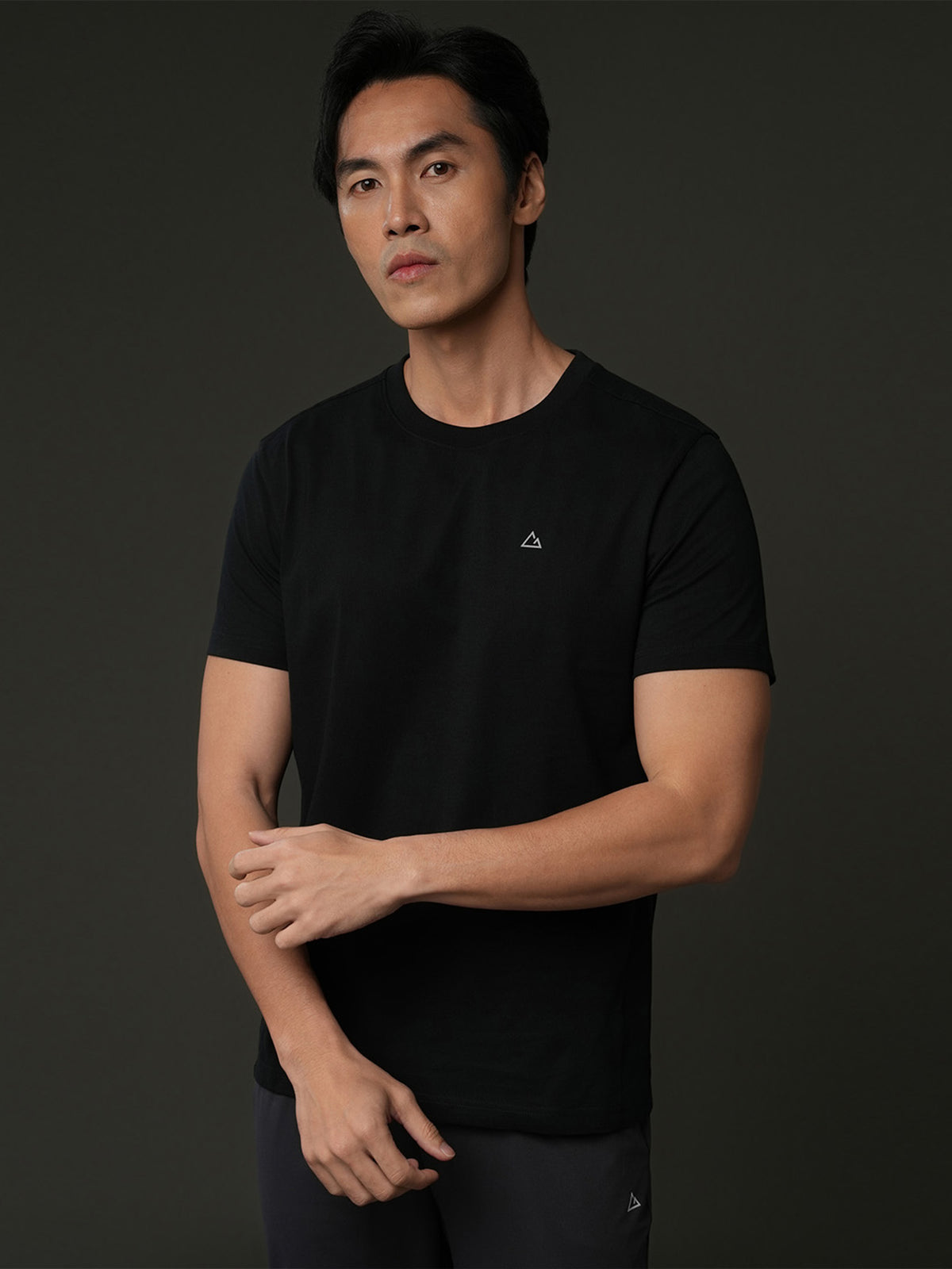ID_01026286001_RW09_3_1_3_1290_1720.jpg;color:Signature Black