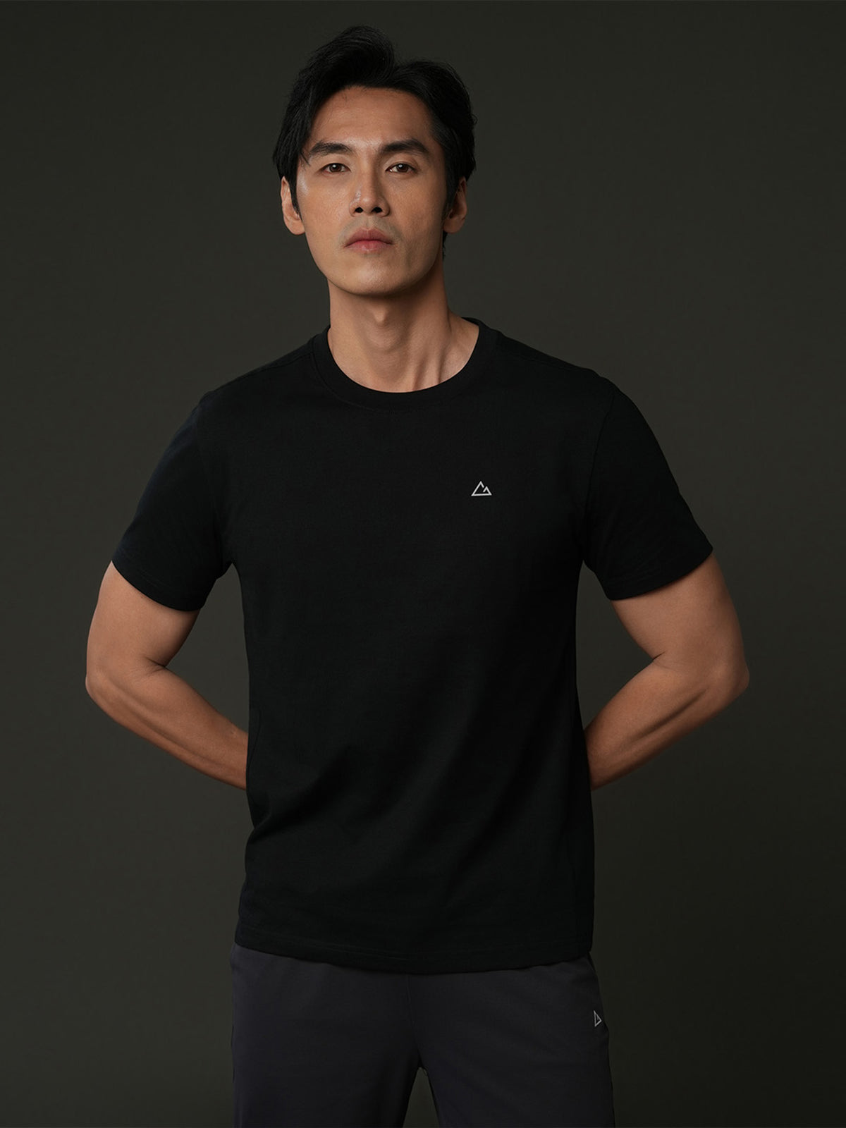 ID_01026286001_RW09_3_1_4_1290_1720.jpg;color:Signature Black