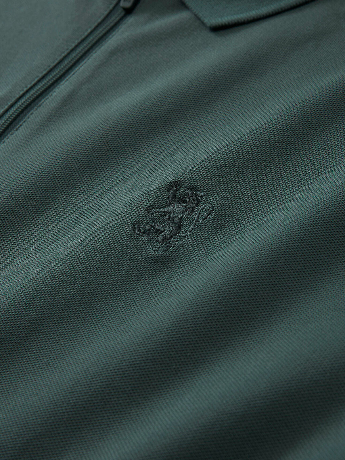 ID_01016161002_RW23_4_2_6_1290_1720.jpg;color:Smoky Emerald