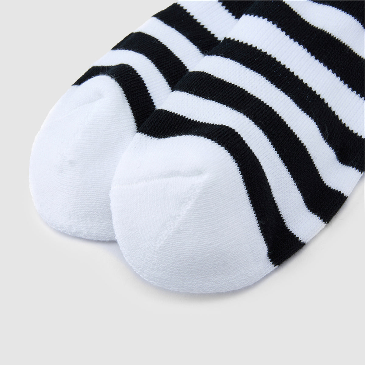 ID_01156123001_RW82_1_2_5_1500_1500.jpg;color:Signature White/Signature Black